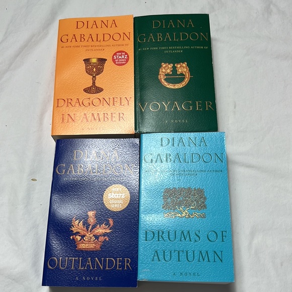 Diana Gabaldon book set of 4 new without tag - Picture 5 of 7